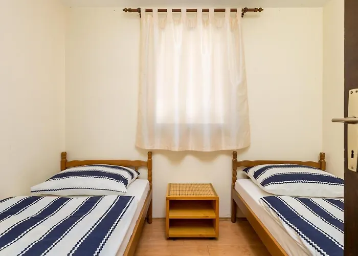 5 Bedroom Gorgeous In *